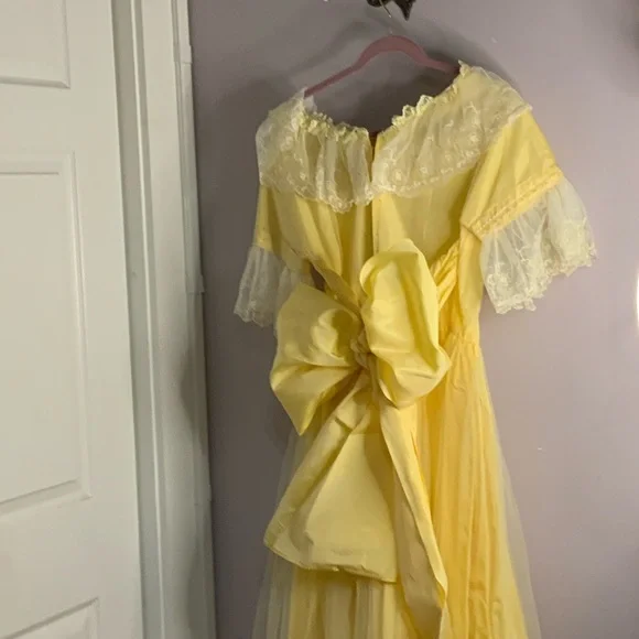 VINTAGE dress could b Cinderella costume or Charming vintage 50s 60s theme  party